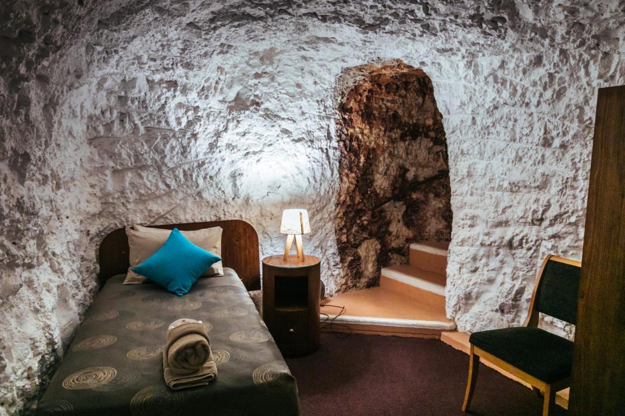 White Cliffs Underground Motel Экстерьер фото