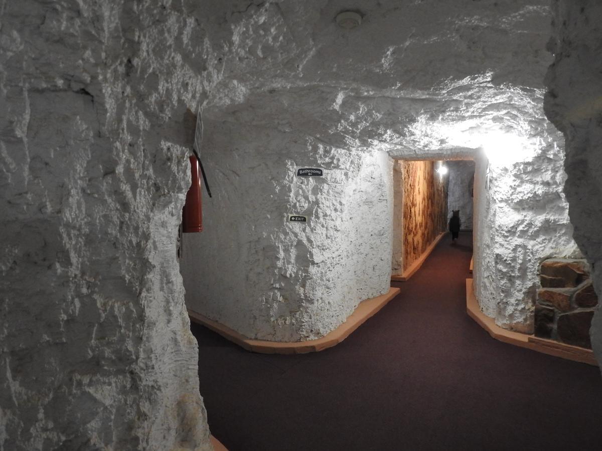 White Cliffs Underground Motel Экстерьер фото